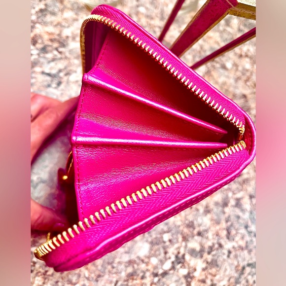 Prada quilted Tessuto Zip-around Leather trim& interior Wallet Excellent Cond - Picture 14 of 16